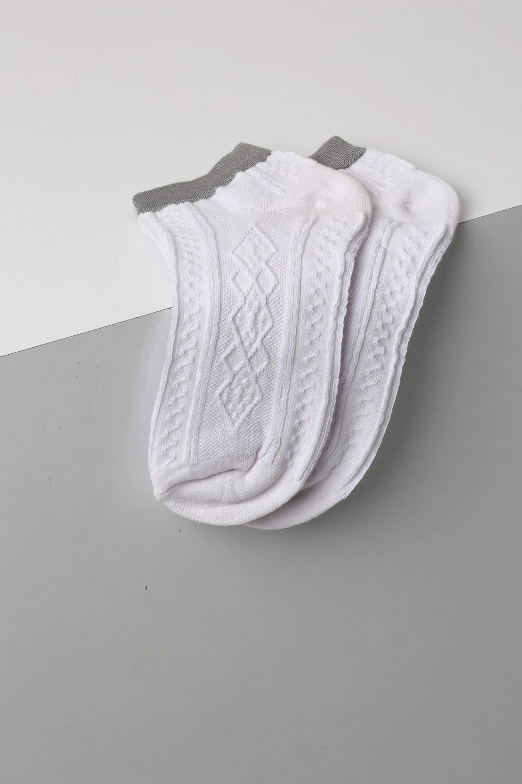 جوراب مچ رنگی طرح برجسته زنانه